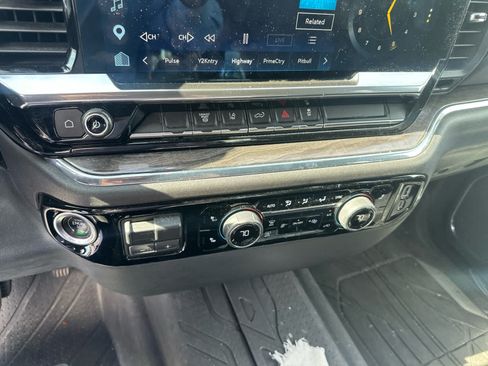 Used 2024 Chevrolet Silverado 2500 LTZ RWD image 7
