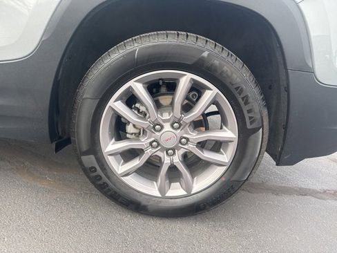 Used 2024 GMC Terrain SLT image 25