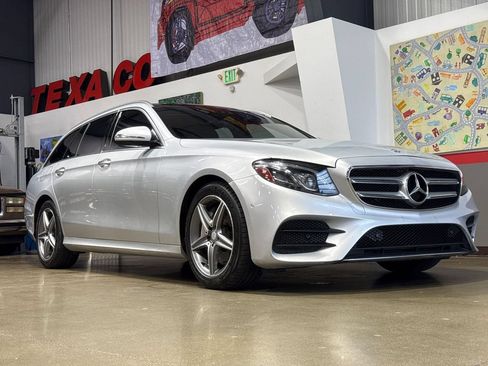 Used 2017 Mercedes-Benz E 400 4MATIC Wagon image 32