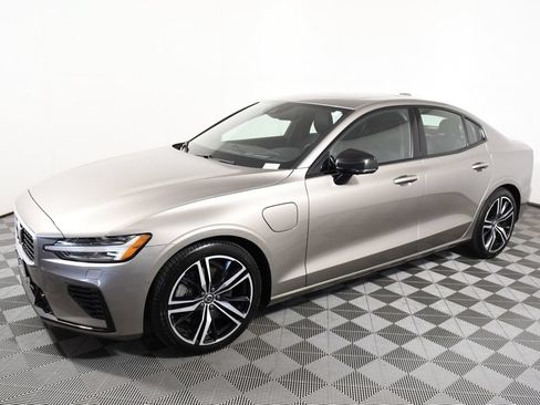 Used 2019 Volvo S60 T8 R-Design AWD/4WD image 2