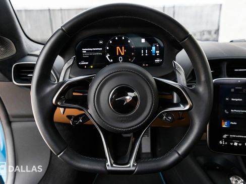 Used 2023 McLaren Artura image 25