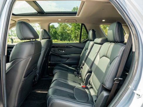 Used 2025 Honda Pilot Touring image 15
