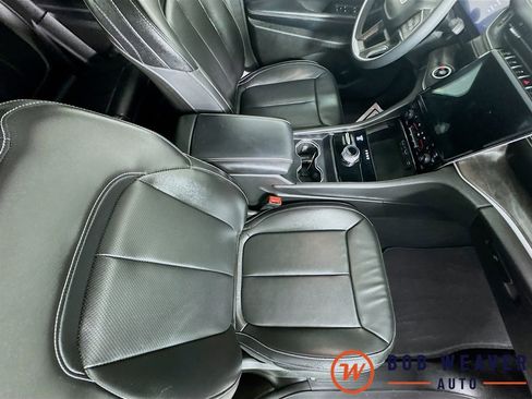 Used 2024 Jeep Grand Cherokee Limited w/ Luxury Tech Group II image 31