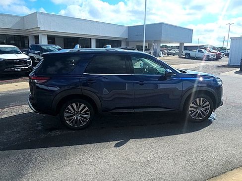 Used 2023 Nissan Pathfinder SL w/ SL Premium Package AWD/4WD image 4
