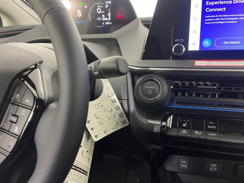 Used 2026 Toyota Prius FWD image 32