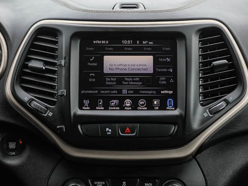 Used 2018 Jeep Cherokee Limited FWD image 14