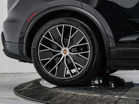 Used 2025 Porsche Macan 4 Electric AWD/4WD image 94