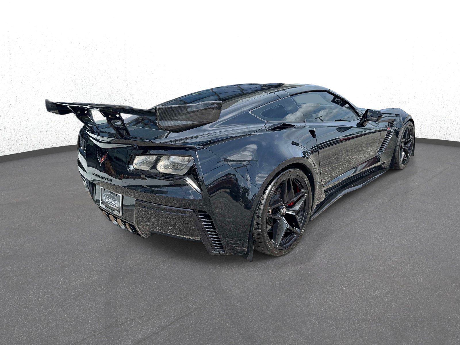 Used 2016 Chevrolet Corvette Z06 w/ 2LZ Preferred Equipment Group RWD image 3