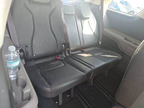 Certified 2025 Kia Carnival FWD image 11