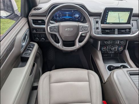 Used 2024 Chevrolet Suburban Z71 w/ Luxury Package AWD/4WD image 10