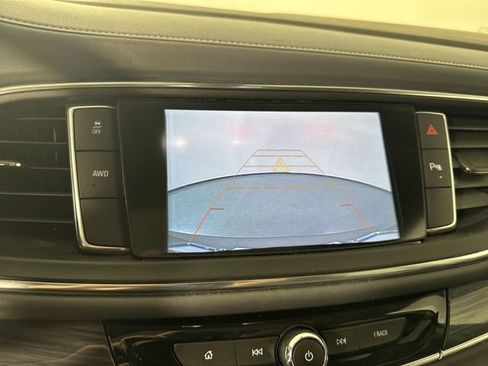 Used 2018 Buick Enclave Essence AWD/4WD image 7
