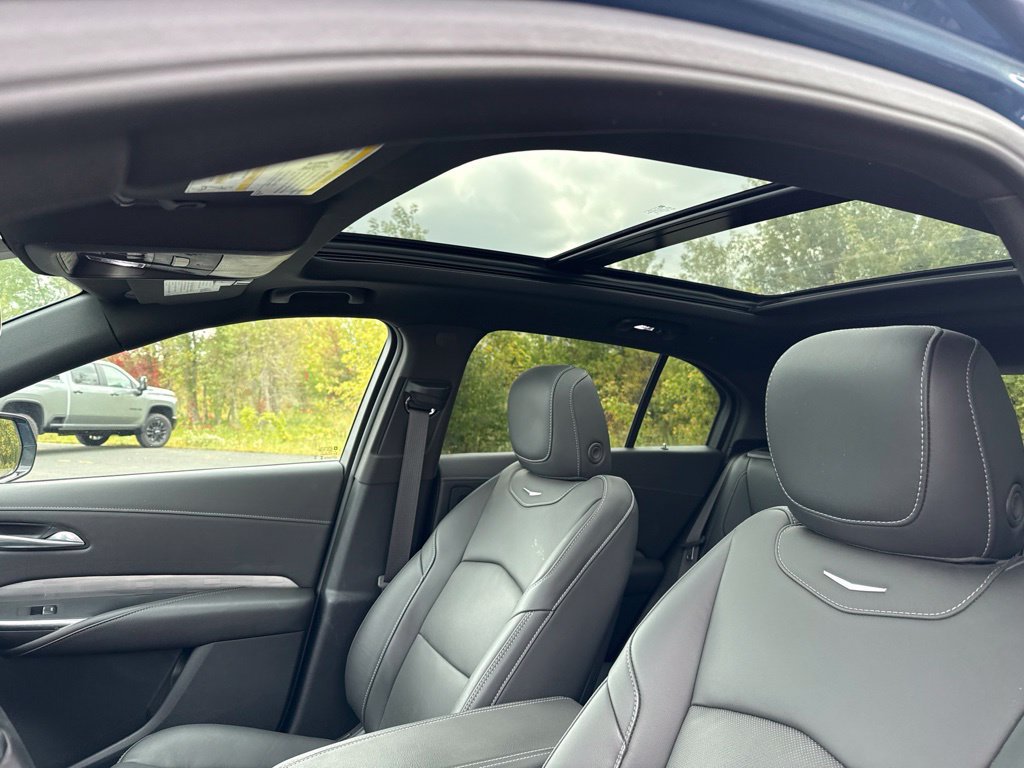 Used 2025 Cadillac XT4 Premium Luxury AWD/4WD image 10