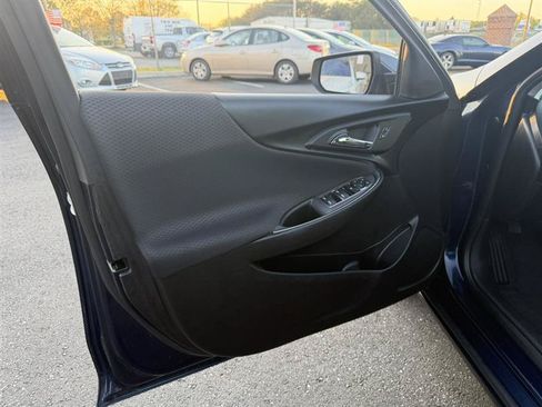 Used 2018 Chevrolet Malibu LT FWD image 14