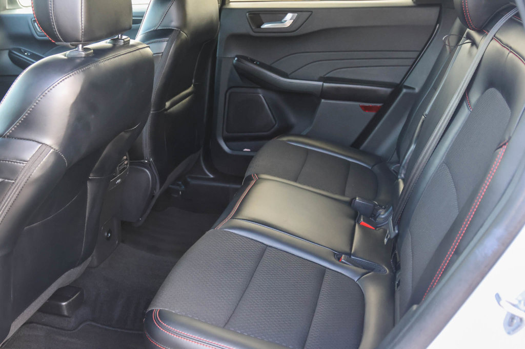 Used 2025 Ford Escape ST-Line AWD/4WD image 13