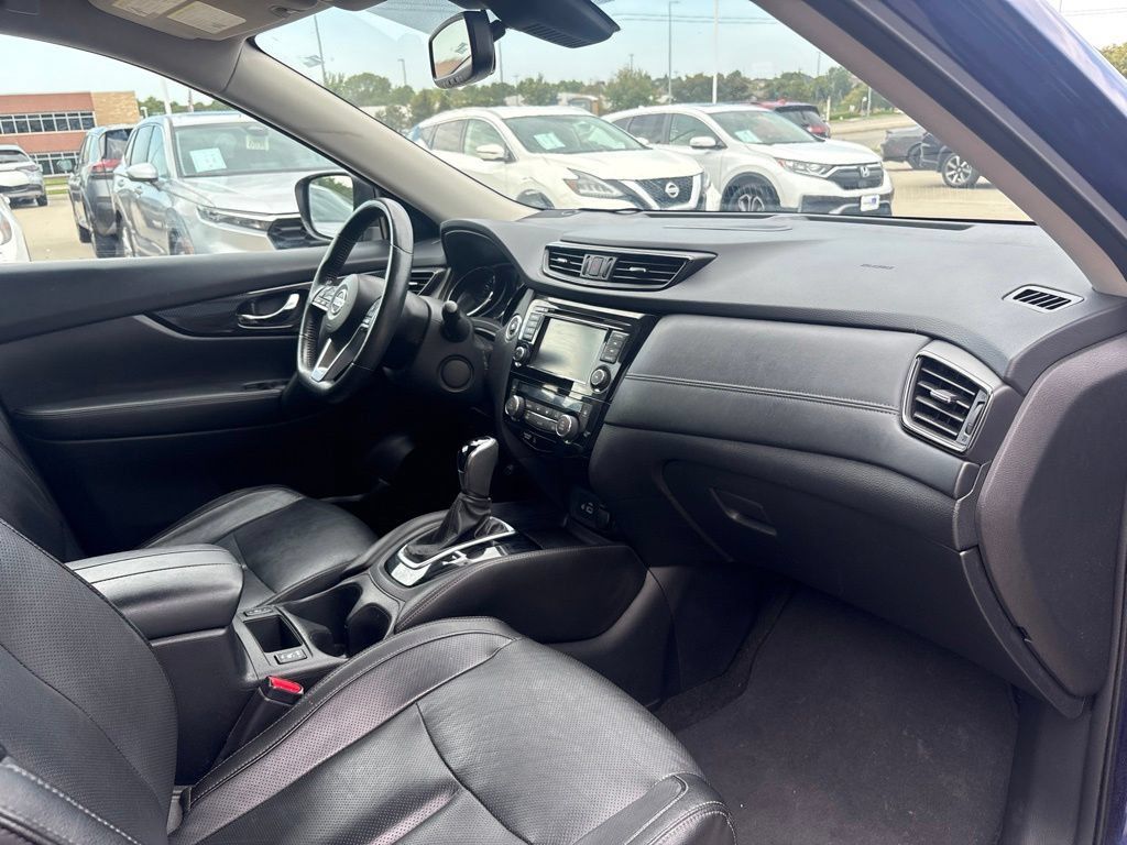 Used 2018 Nissan Rogue SL FWD image 25