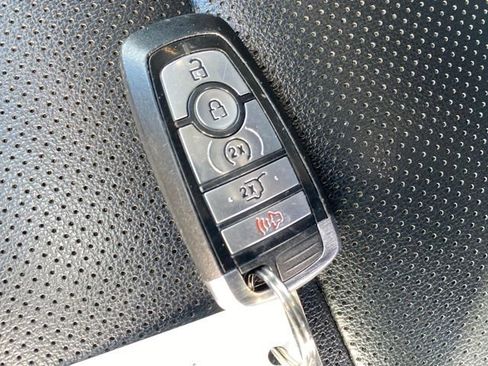 Used 2022 Ford Escape Titanium image 24