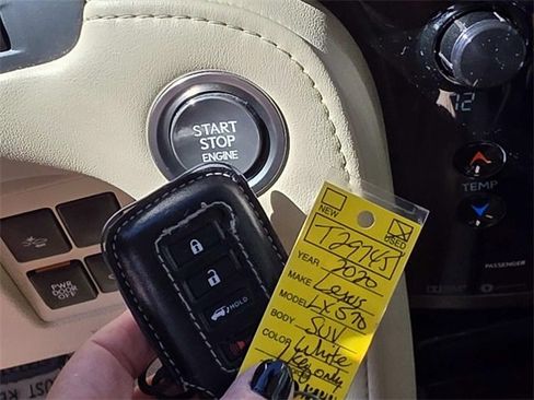 Used 2020 Lexus LX 570 4WD w/ Luxury Package image 24