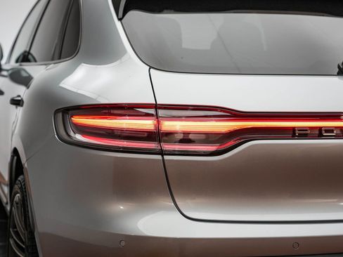 Certified 2025 Porsche Macan image 8