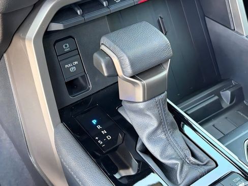 Used 2025 Toyota Tundra Limited AWD/4WD image 32