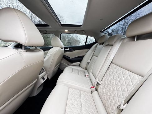 Used 2018 Nissan Maxima Platinum image 11