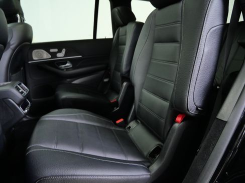 Used 2022 Mercedes-Benz GLS 580 4MATIC image 17