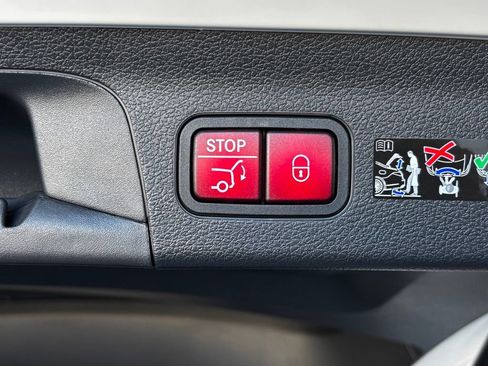 New 2026 Mercedes-Benz GLS 450 4MATIC image 32