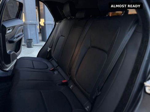 Used 2018 Jaguar F-PACE Premium image 28