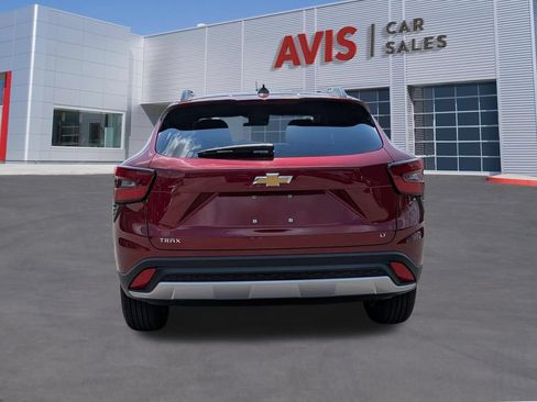 Used 2025 Chevrolet Trax LT w/ LT Convenience Package FWD image 7