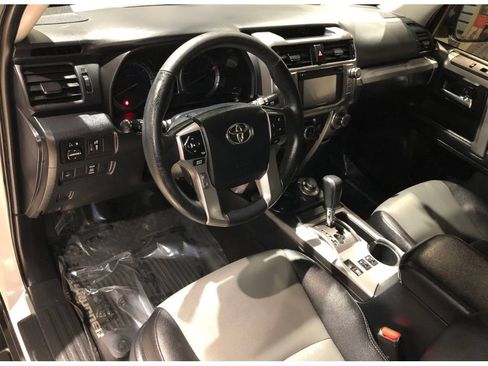 Used 2018 Toyota 4Runner SR5 Premium image 19