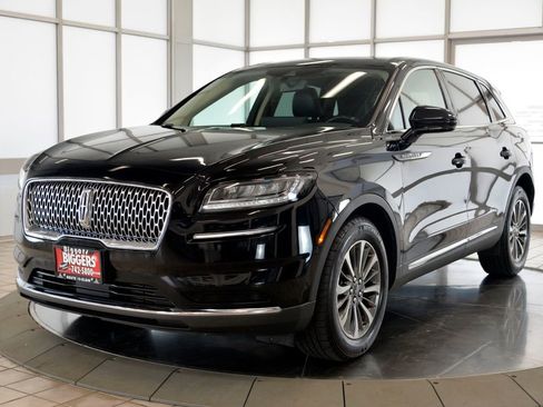 Used 2023 Lincoln Nautilus Reserve AWD/4WD image 4