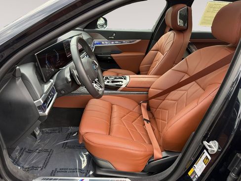 Certified 2026 BMW 750e xDrive AWD/4WD image 9