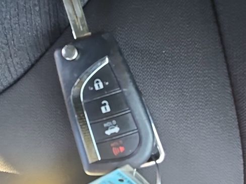 Used 2019 Toyota Camry LE image 31