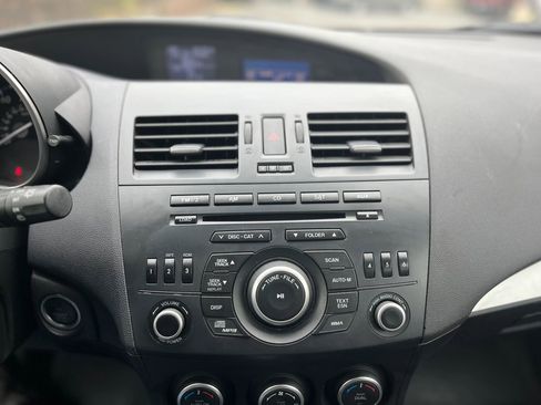 Used 2013 MAZDA MAZDA3 i Touring image 21