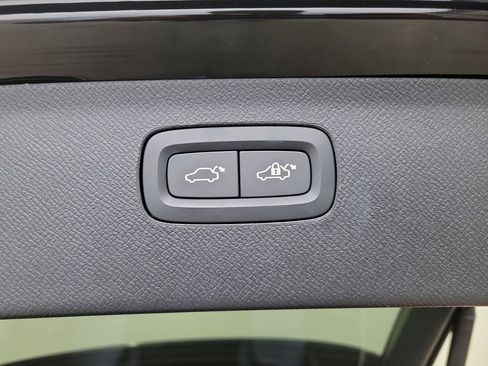 Used 2025 Volvo XC90 B6 Plus AWD/4WD image 11