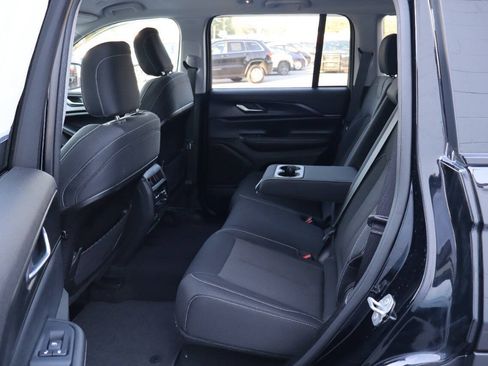 Used 2023 Jeep Grand Cherokee Laredo w/ Luxury Tech Group I AWD/4WD image 5
