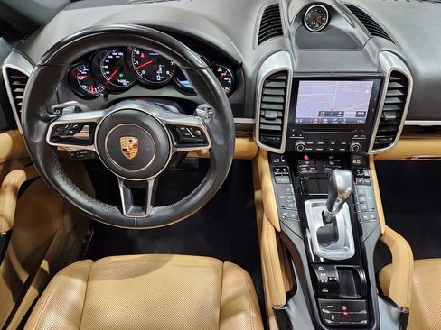 Used 2018 Porsche Cayenne image 48