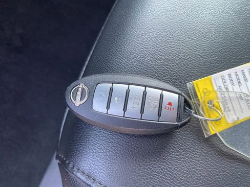 Used 2022 Nissan Pathfinder SL w/ SL Black Package image 27