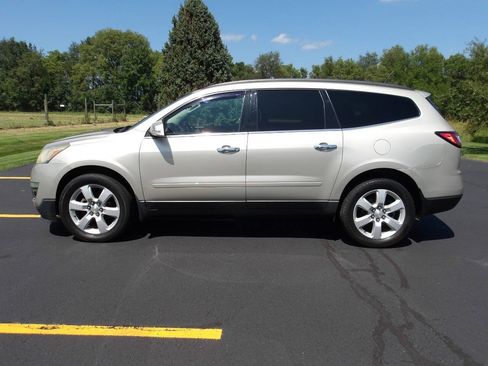 Used 2016 Chevrolet Traverse LT w/ Style and Technology Package FWD image 10