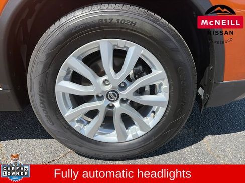 Used 2017 Nissan Rogue SV w/ SV Premium Package AWD/4WD image 11