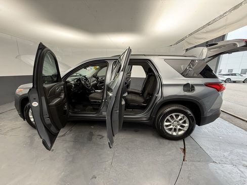 Used 2021 Chevrolet Traverse LT w/ LPO, Floor Liner Package image 18