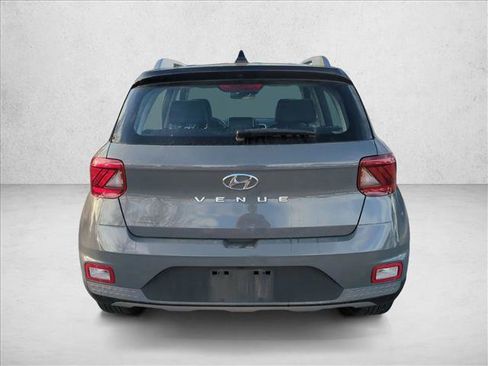 Used 2022 Hyundai Venue Limited image 6