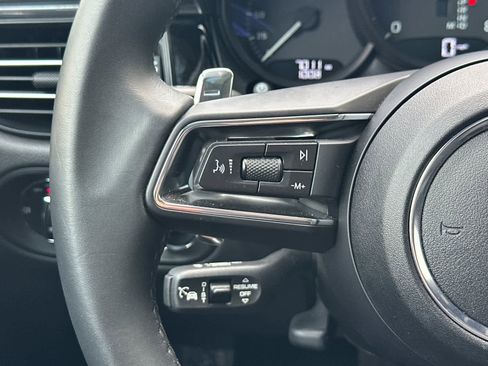Certified 2025 Porsche Macan AWD/4WD image 26