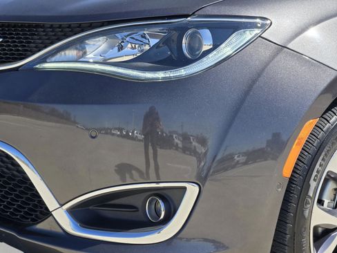 Used 2018 Chrysler Pacifica Limited w/ Tire & Wheel Group image 9