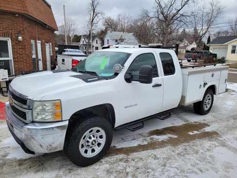 Used 2013 Chevrolet Silverado 3500 W/T image 25