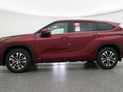 New 2026 Toyota Highlander XLE image 32