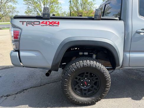 Used 2021 Toyota Tacoma TRD Off-Road w/ Technology Package AWD/4WD image 15
