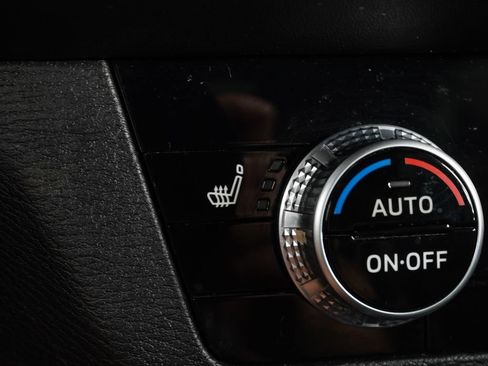 Used 2023 Mitsubishi Outlander SE AWD/4WD image 23