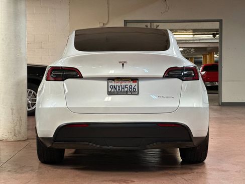 Used 2024 Tesla Model Y Long Range image 4