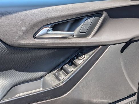Used 2025 Chevrolet Equinox LT FWD image 13