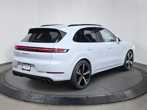 New 2026 Porsche Cayenne S image 7